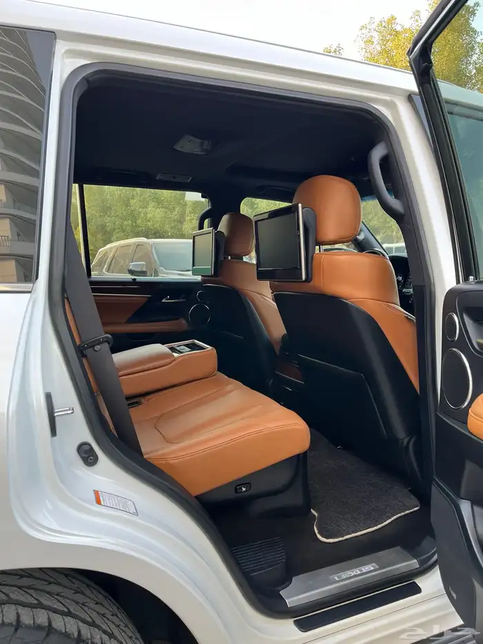 جيب لكزس LX570 DD 2021 6