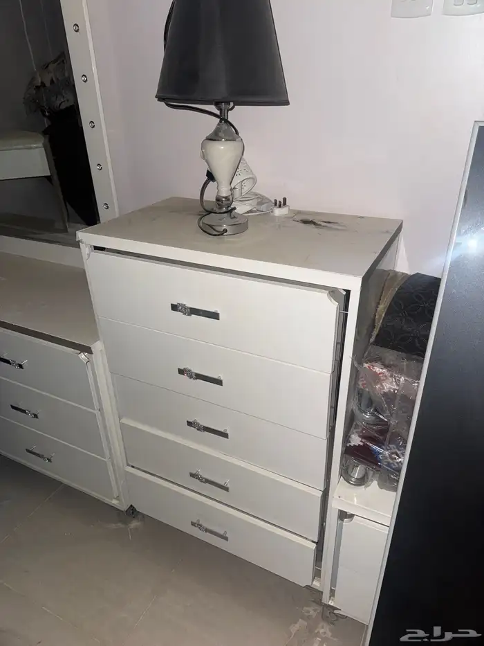 للبيع دولاب ملابس كبير شوفيره ودرج تخزين 6