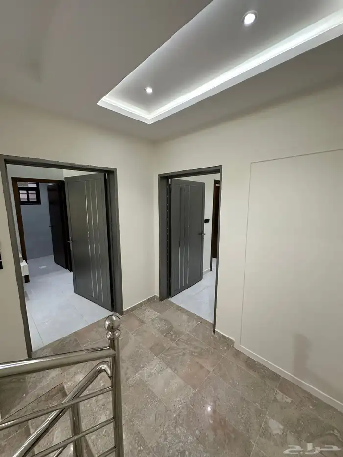 للبيع روفات وسيعة مع كراج باسعار مناسبة مخطط 2 بالخميس 15