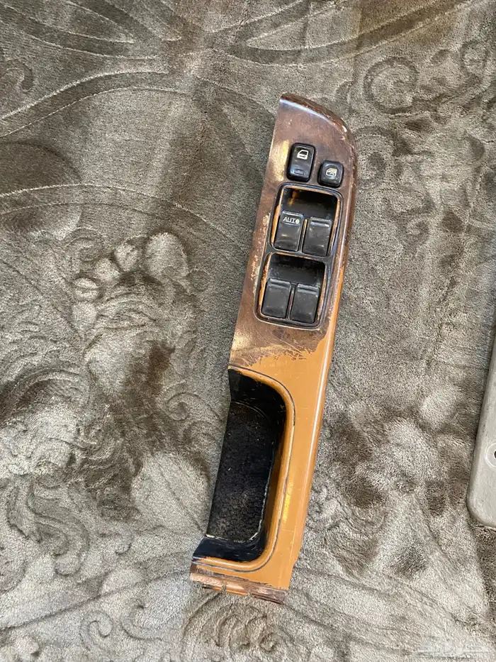 قطع ديكورات بترول نيسان 1998. وأثاث عزبة 10