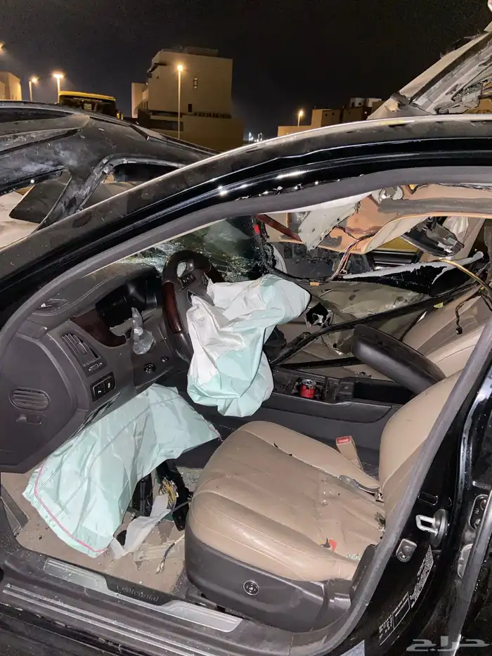 للبيع تشليح سنتنيال 2013 مصدومه 4