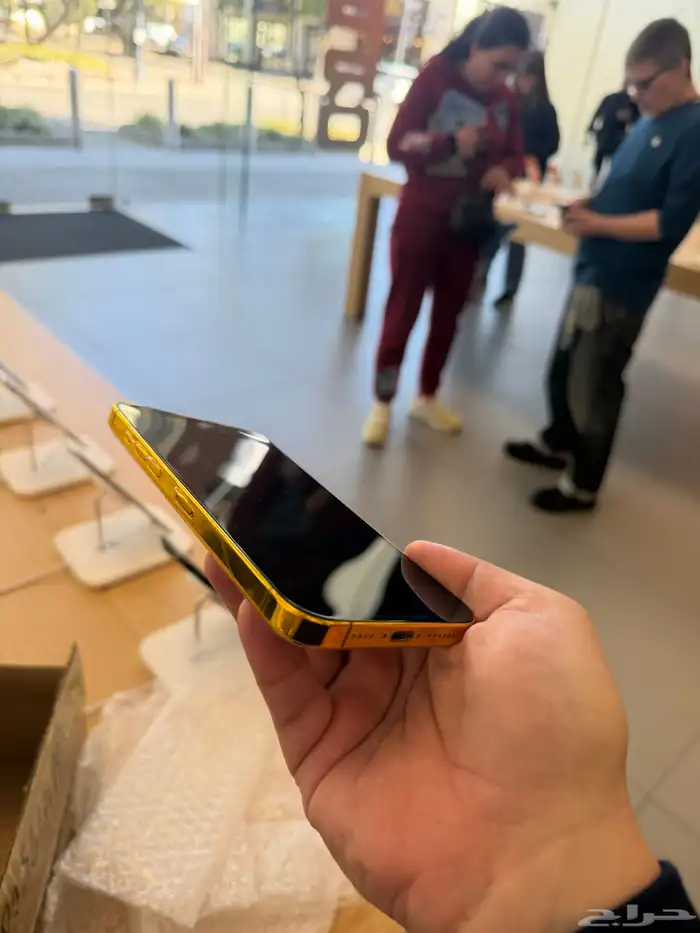 آيفون 16 pro max مطلي بالذهب عيار 24 قراط 2