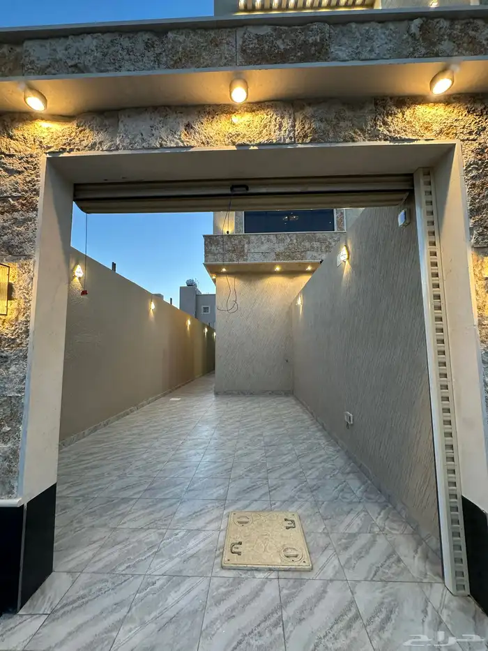 للبيع ادوار ارضية وعلوية بمساحة 240 متر خميس مشيط 0