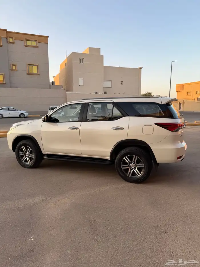 فورتشنر 2022 VX بنزين 17