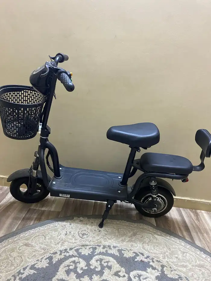 سكوتر كهربائي أسود سرعة قصوى 40كم  مدى 25-40وعجلات مقاس 10ب 0