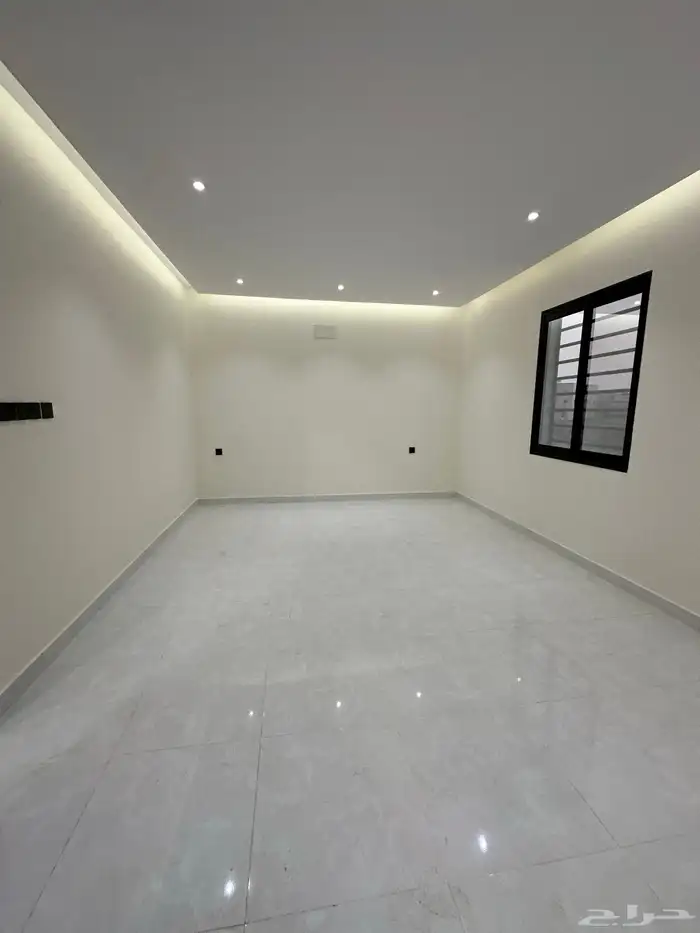 للبيع روفات وسيعة مع كراج باسعار مناسبة مخطط 2 بالخميس 20