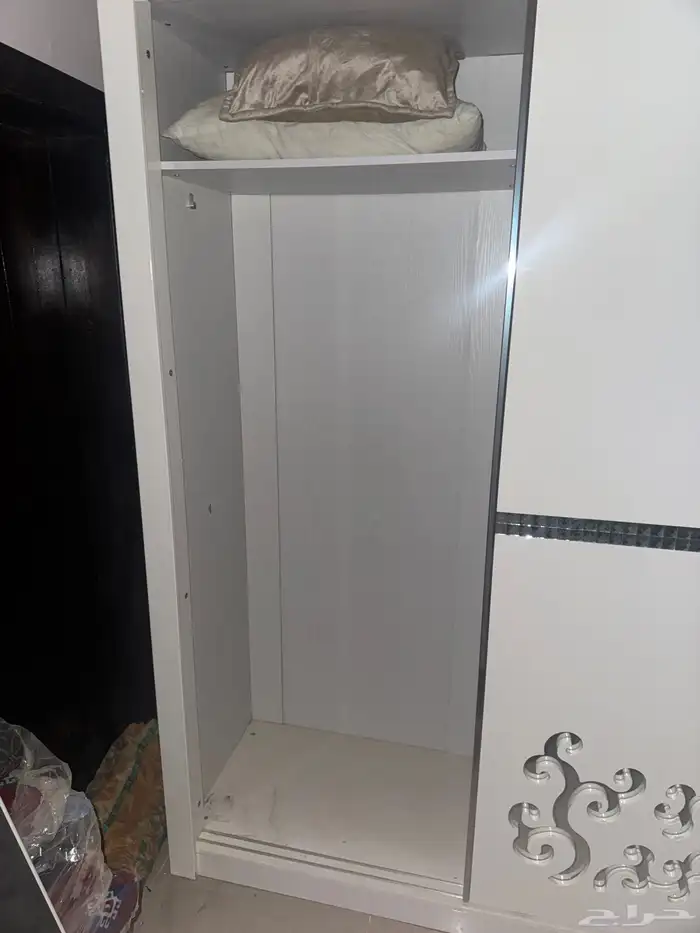 للبيع دولاب ملابس كبير شوفيره ودرج تخزين 2