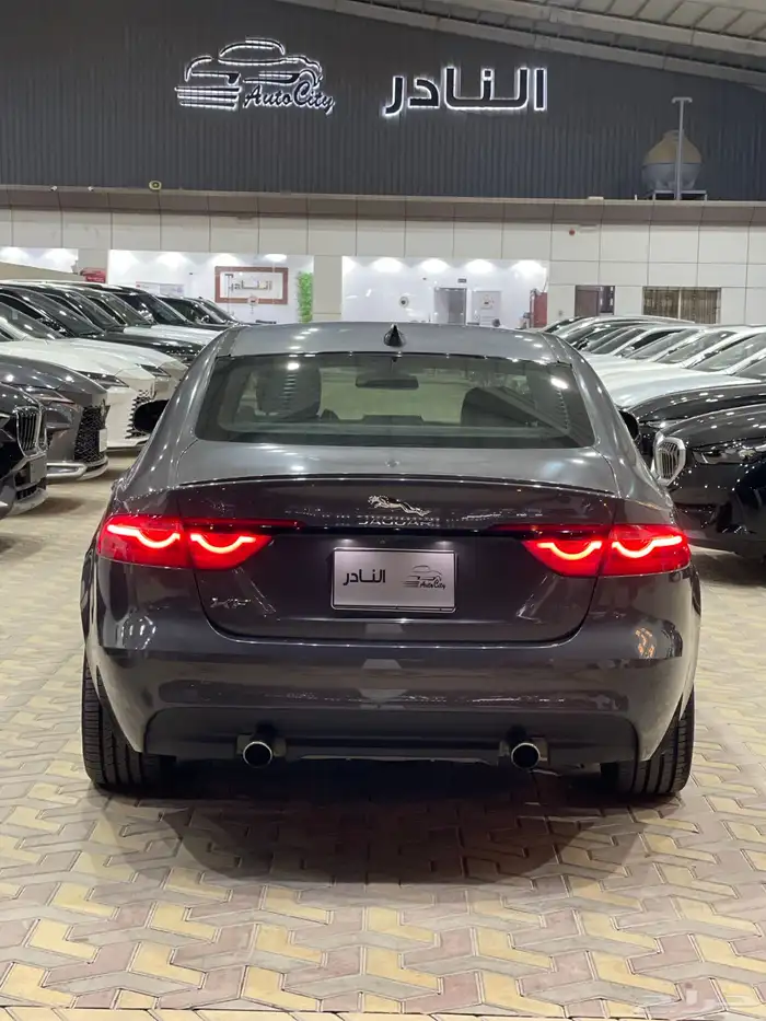 جاكور XF سعودي 2016 عداد 92 الف V6 5