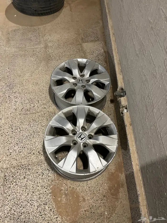 كفرتين بجنوطها وجنطين بدون كفرات الجنوط وكاله 0