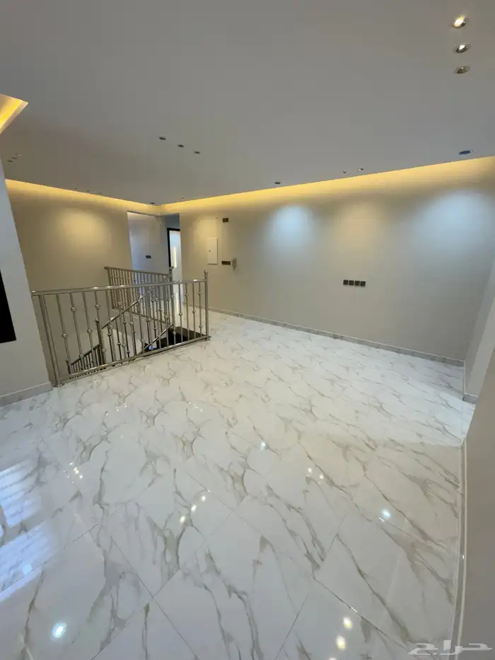 للبيع روف علوي بمدخل سياره شمال الخميس درج داخلي وخارجي 29