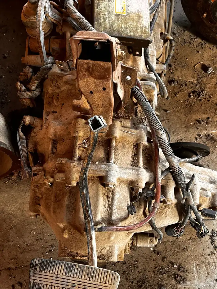 قير نيسان تماتيك معا الكمبيوتر والدعسه موديل من 91 ل97 3