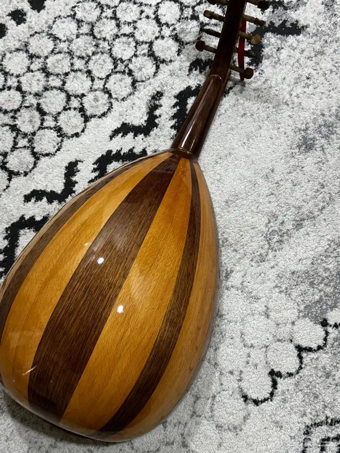 اله عود موسيقي زرياب 3