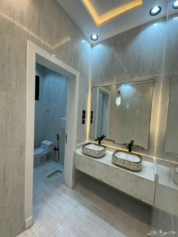 للبيع ادوار ارضية وعلوية بمساحة 240 متر خميس مشيط 3