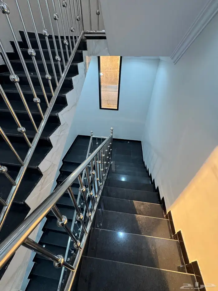 للبيع روف علوي بمدخل سياره شمال الخميس درج داخلي وخارجي 4