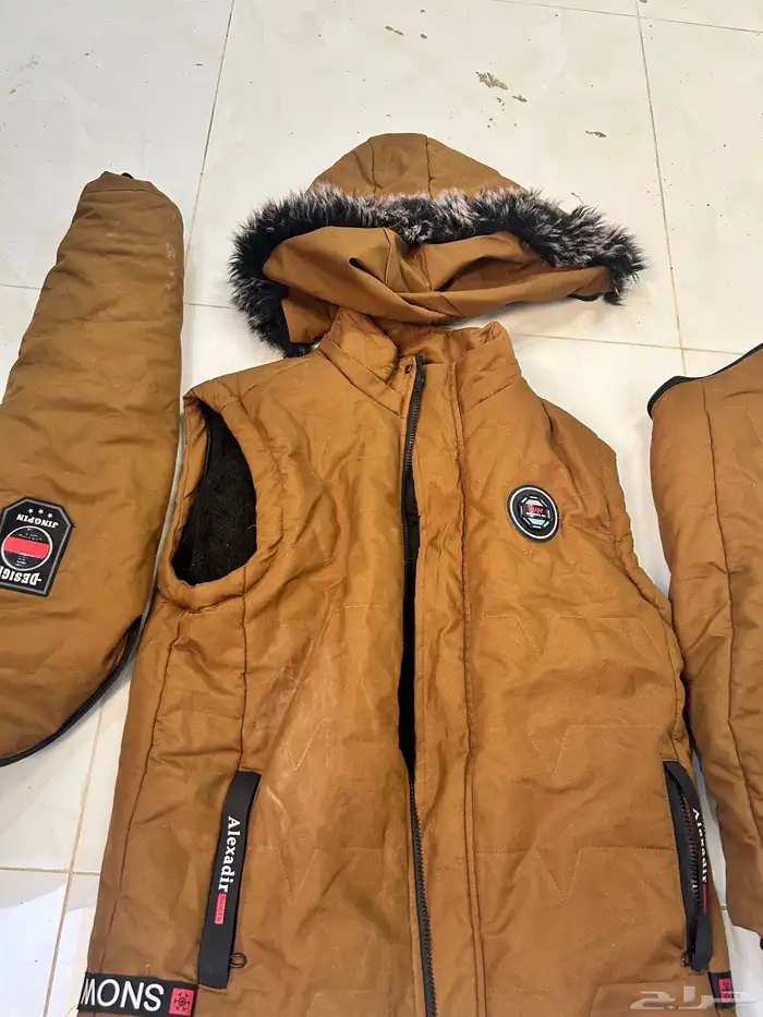 ملابس شتوية نظيفة لابس قليل لا يتواصل الا صامل فقط 18