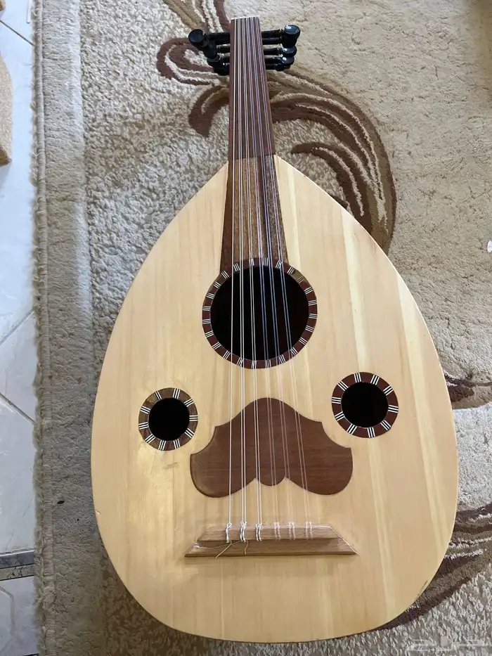 عود موسيقي نصف لوكس جديد ونضيف   بأوتار جديده . 0