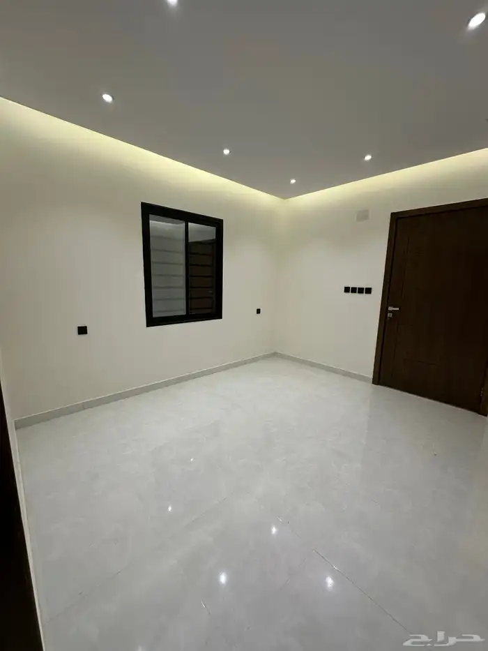 للبيع روفات وسيعة مع كراج باسعار مناسبة مخطط 2 بالخميس 4