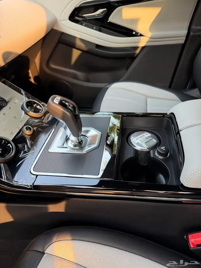 لاند روفر ايفوك شبه اصفار 2023 14