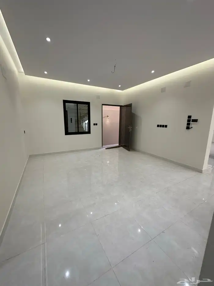 للبيع روفات وسيعة مع كراج باسعار مناسبة مخطط 2 بالخميس 13