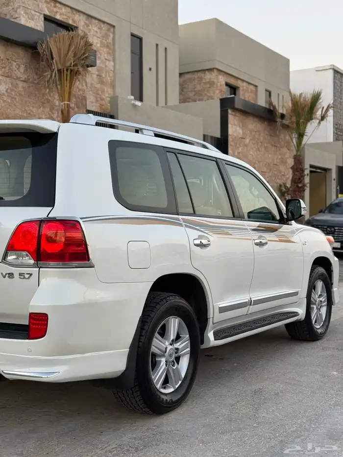 لاندكروزر VXR فكسار 2015 بريمي ( وكالة ) 0
