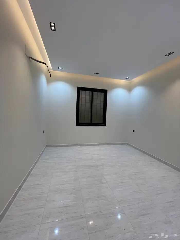 للبيع ادوار ارضية و علوية للبيع حي الطلح وسط الخدمات 16