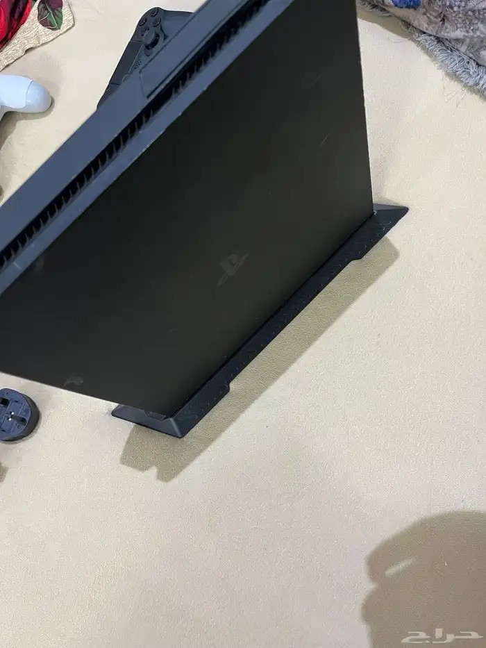 سوني 4 نظيف جدا  معا أربع يدات 1