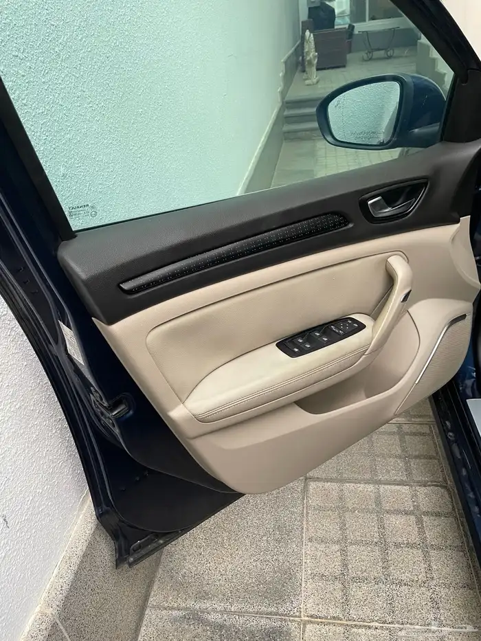 2018 رينو ميقان نص فل شاشة كبيرة 9