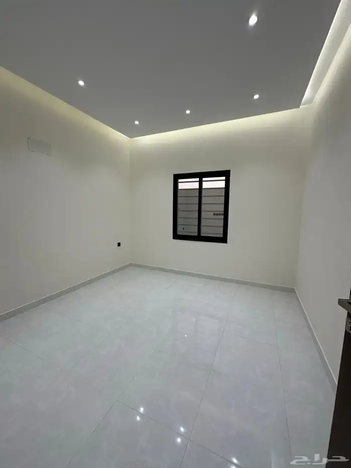 للبيع روفات وسيعة مع كراج باسعار مناسبة مخطط 2 بالخميس 11