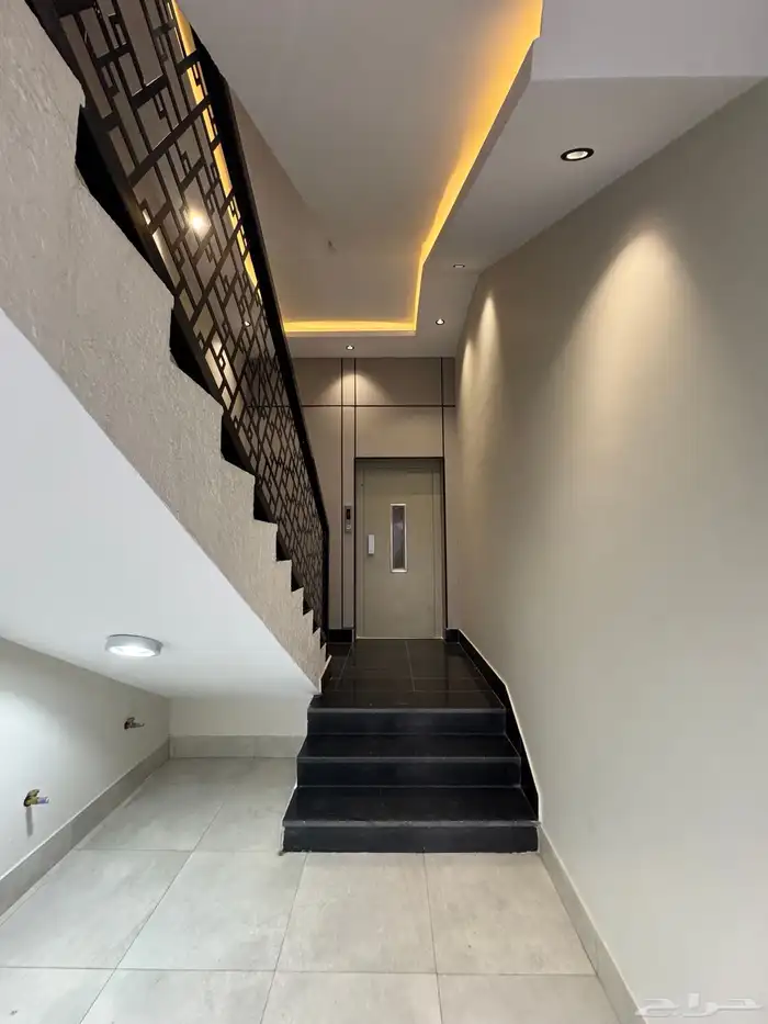 للبيع بالمحاله شقق علويه بسطح خاص تشطيب vip ب520 الف 1