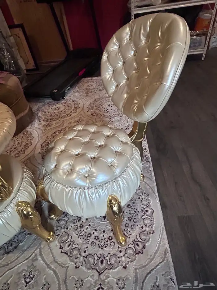 طاولة وكرسيين 4