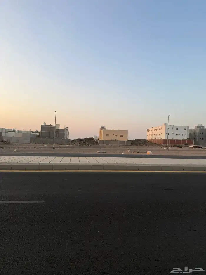 للبيع ارض تجارية في مخطط النبلاء م660 خلف خلاف بعد محطة نفط 28