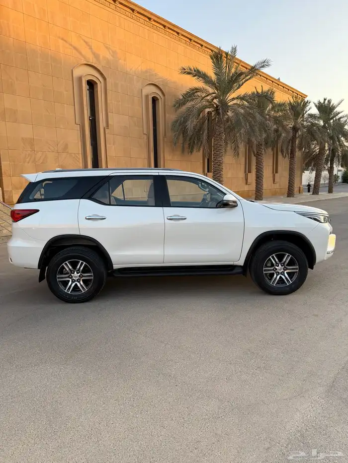 فورتشنر 2022 VX بنزين 8