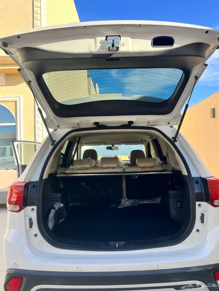 للبيع سياره اوتلاندر ميستوبيشي 6