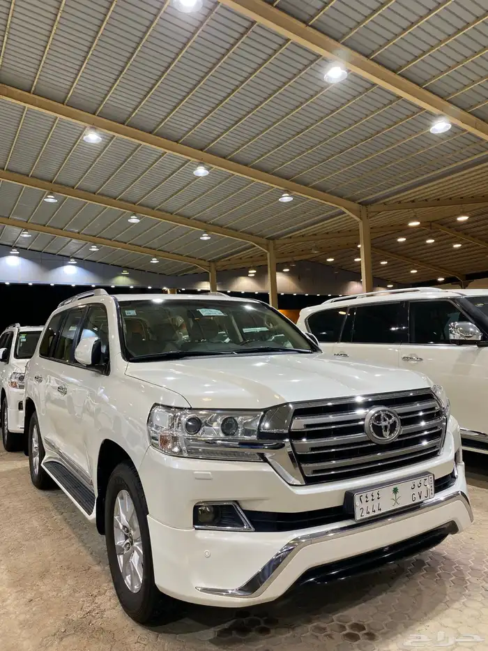 للبيع جيب جي اكس ار 2017 فل كامل عبداللطيف عداد 95 الف 4