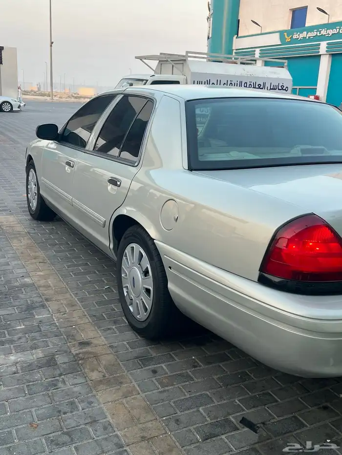 فورد فكتوريا بوليسي 2010 9