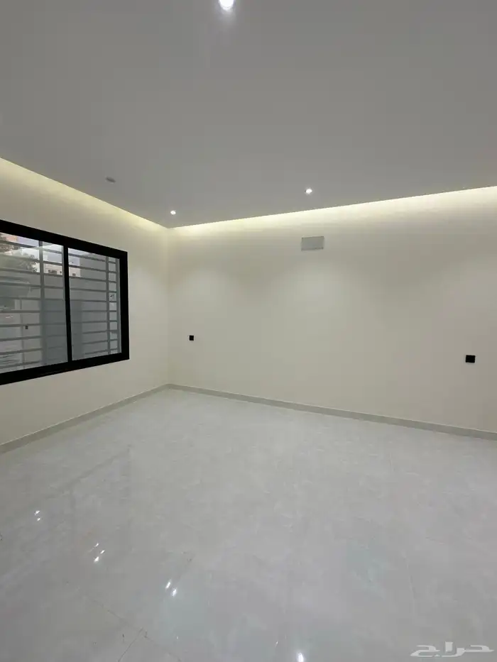 للبيع روفات وسيعة مع كراج باسعار مناسبة مخطط 2 بالخميس 2