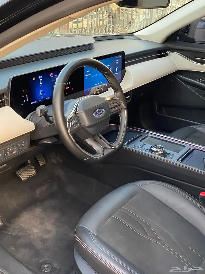 فورد تورس 2023 تيتانيوم 12