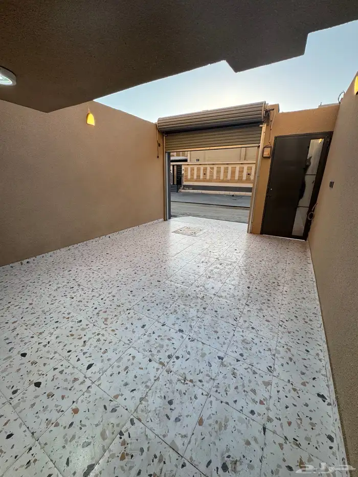 للبيع روف علوي بمدخل سياره شمال الخميس درج داخلي وخارجي 3