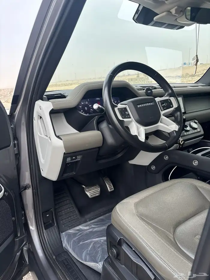 لاند روفر ديفندر 2020 رمادي فئة S P300 8