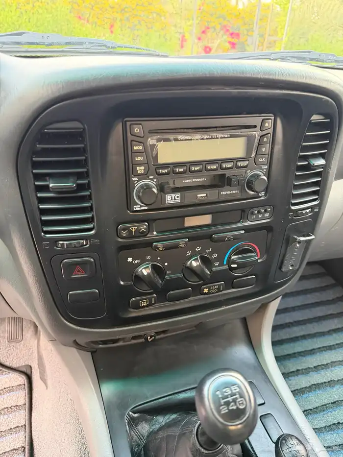 لاندكروزر 1999 قير عادي (عنابي) ممشى قليل 44