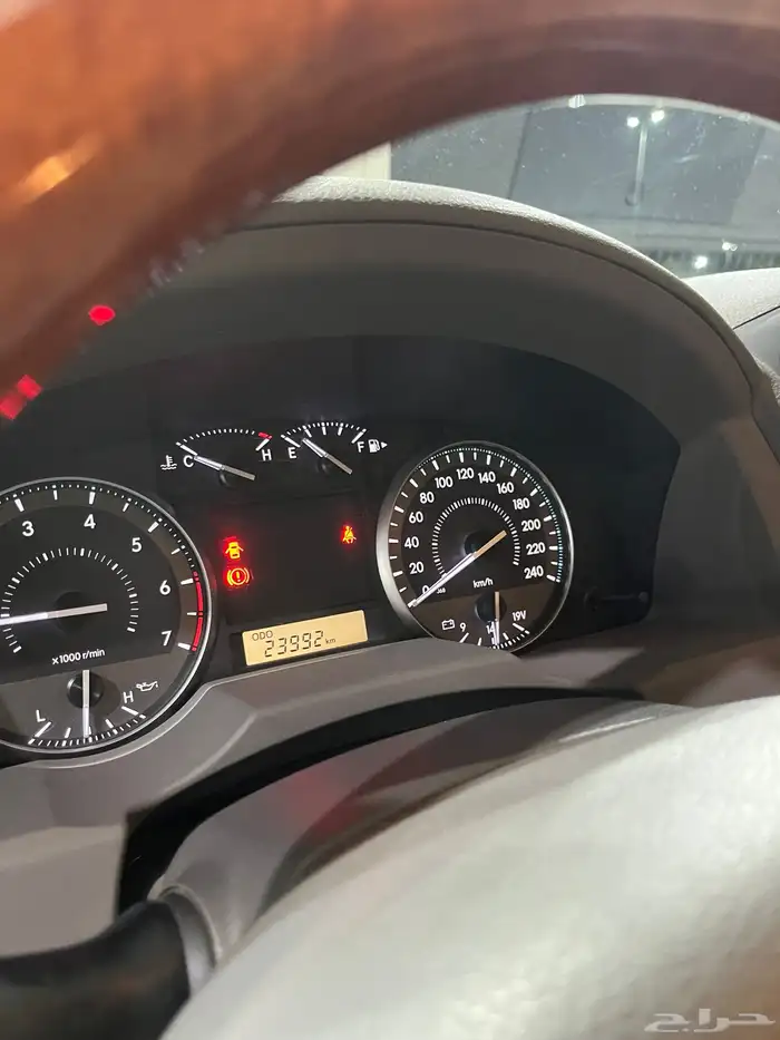 لاندكروزر 2014 شبه الجديد 23