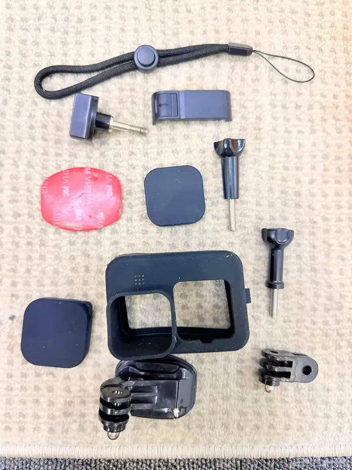 كاميرا أكشن GOPRO 11 جوبرو هيرو 11 مع كامل اكسسواراتها 13