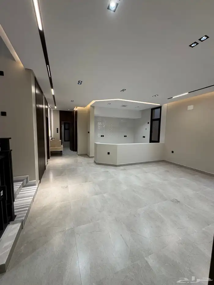 للبيع فيلا مودرن دورين وملحق واصل جميع الخدمات بحي راقي 20