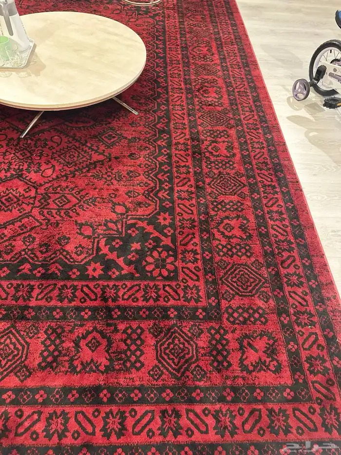 للبيع سجادتين وطاولات ومكتبه ودولاب وجلسه 11