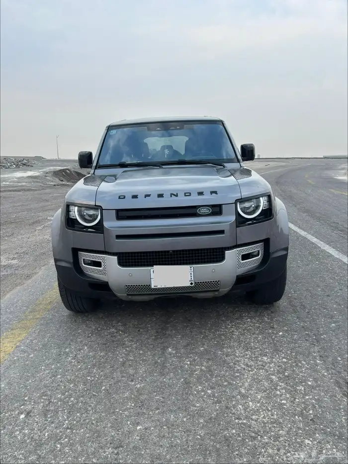 لاند روفر ديفندر 2020 رمادي فئة S P300 0