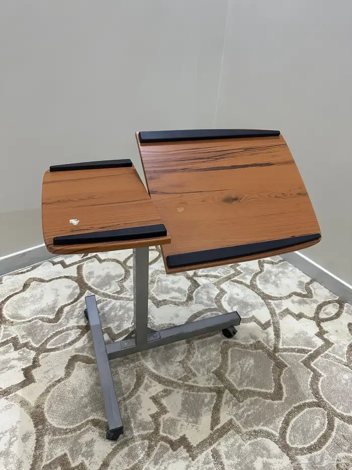 طاولة قابلة للتعديل كمبيوتر 1