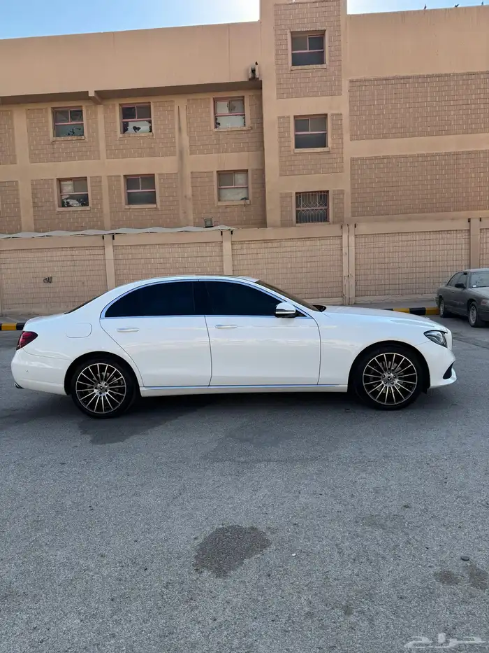 مرسيدس E220d ديزل AMG 3
