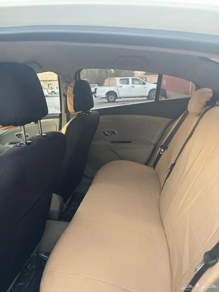سيارة من نوع RENAULT- FLUENCE 2015 10