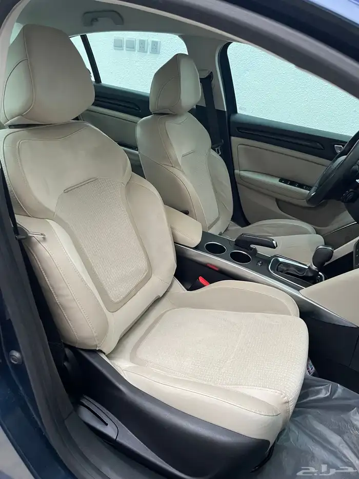 2018 رينو ميقان نص فل شاشة كبيرة 19