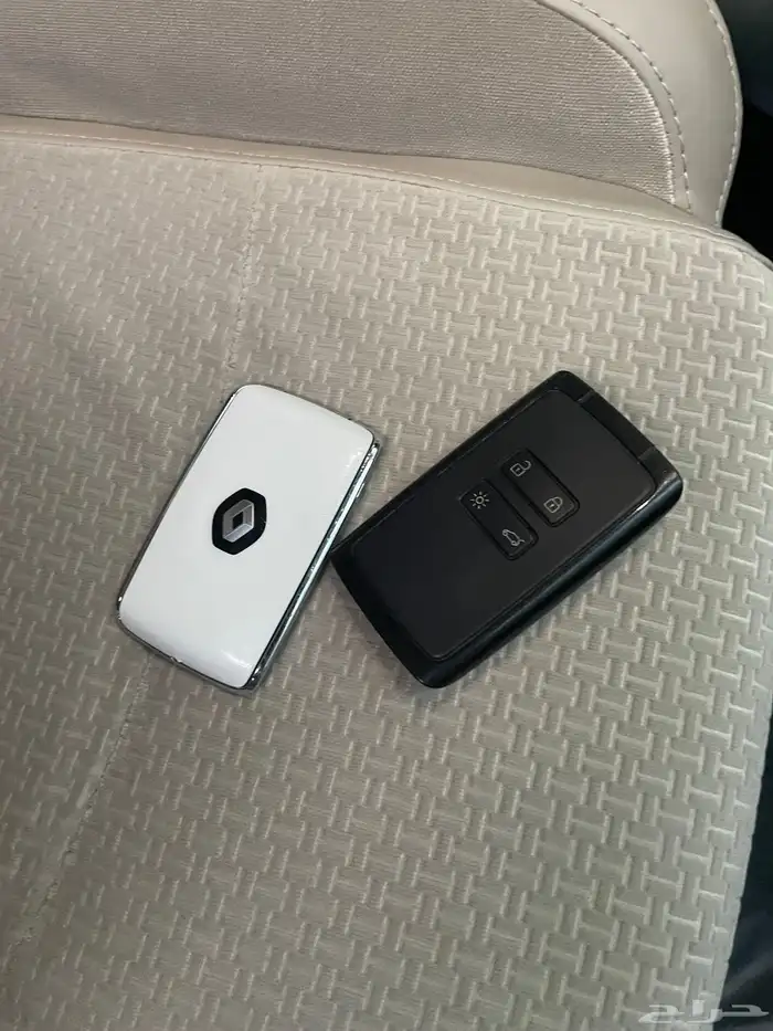 2018 رينو ميقان نص فل شاشة كبيرة 25